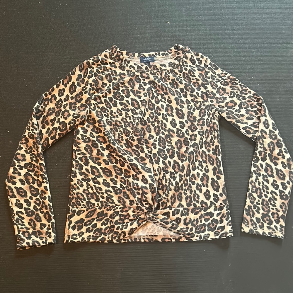 Girls daytrip cheetah shirt. Size small